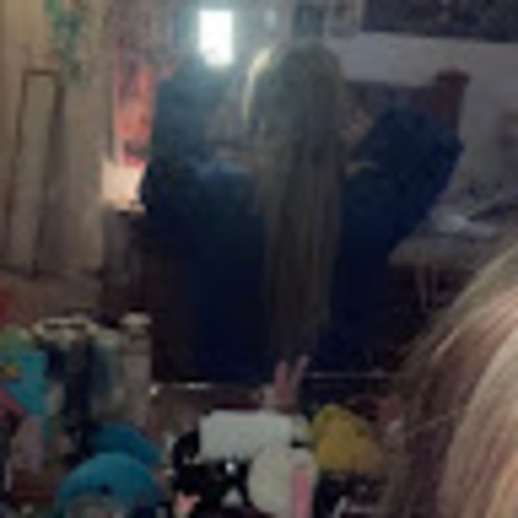 Meet your Posher, Jade - Picture 1 of 1